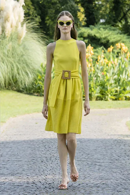 Витаминно желтое платье - модные цвета 2021 по версии Pantone Color