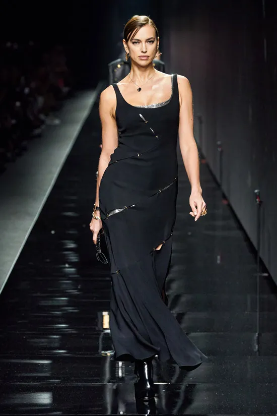 Черное платье Versace