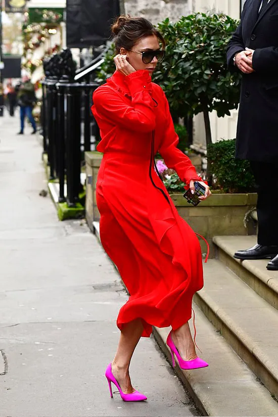 Виктория Бекхэм в красном платье