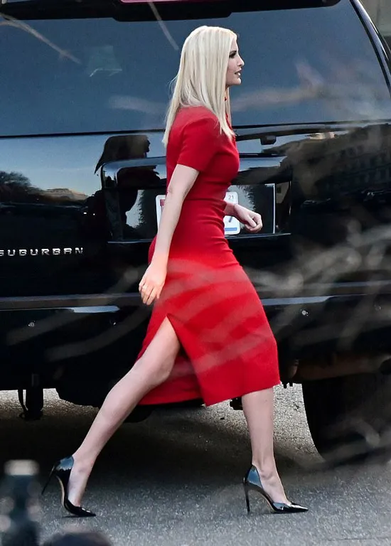 Иванка Трамп в красном платье с разрезом