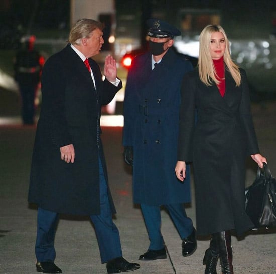 Иванка Трамп в бордовом свитере и пальто