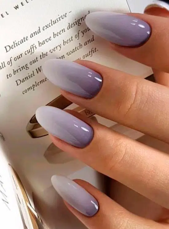 Фиолетовый маникюр омбре на длинных ногтях