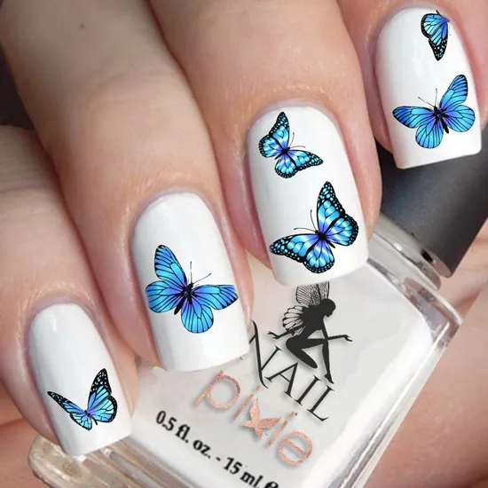 Красивые бабочки на белых ногтях