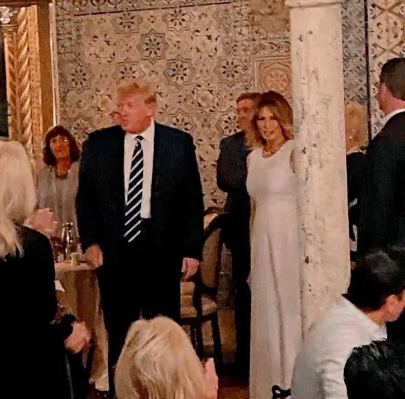 Мелания Трамп в платье без рукавов на гламурном ужине
