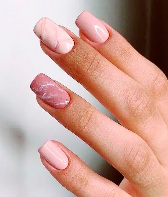 Розовый матовый маникюр на квадратных ногтях