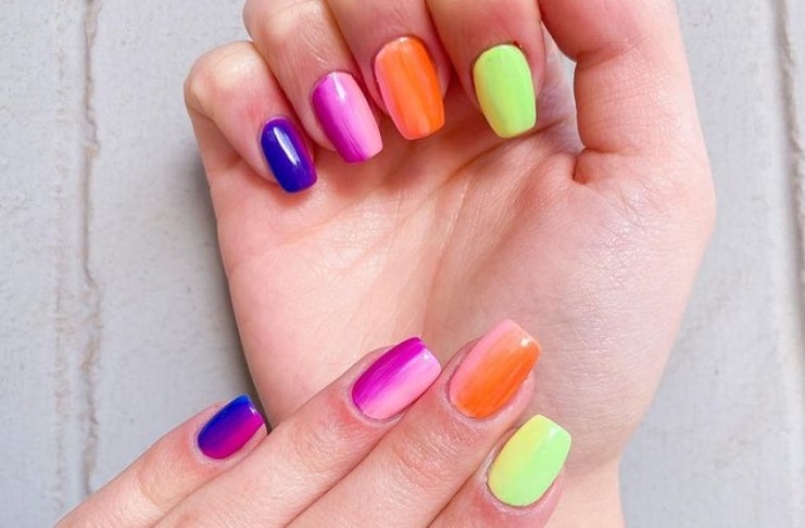 13 простых маникюров, которые сделают ваши ногти похожими на радугу