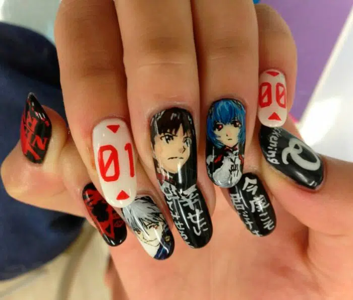 черный маникюр в стиле аниме на овальных ногтях средней длины