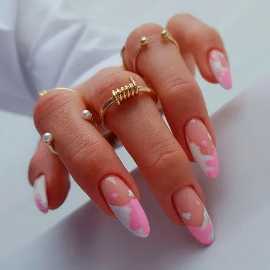 Бело розовый френч на длинных миндальных ногтях