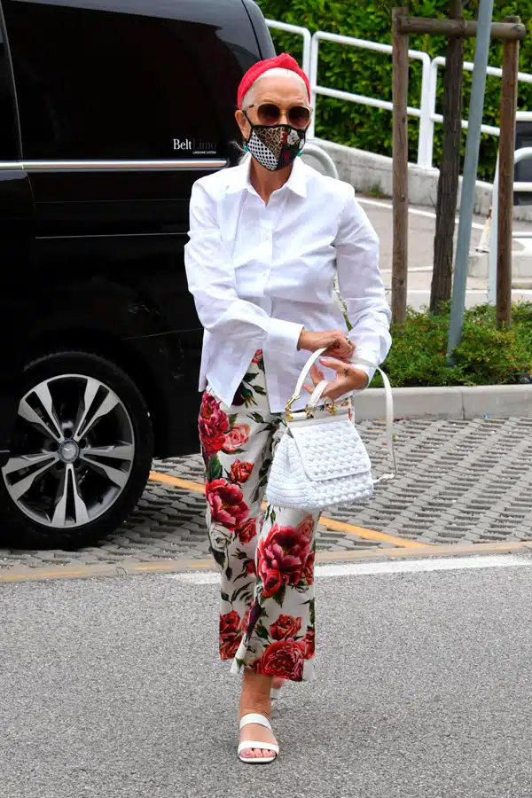 Хелен Миррен потрясающих брюках с принтом розы