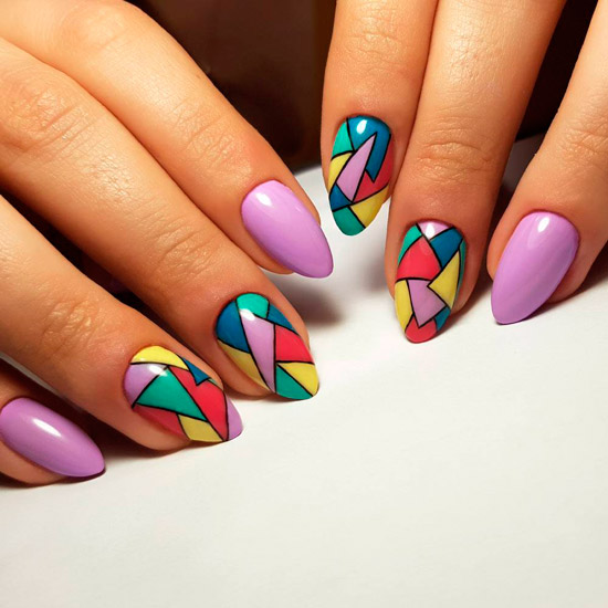 Разноцветный геометрический маникюр на акриловых ногтях средней длины