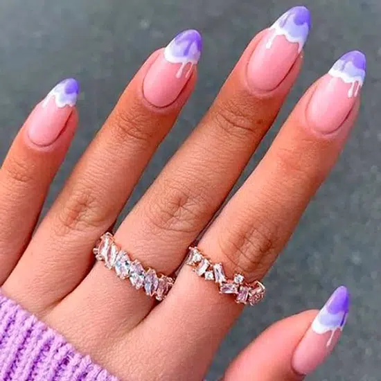 Фиолетовый френч на длинных миндальных ногтях