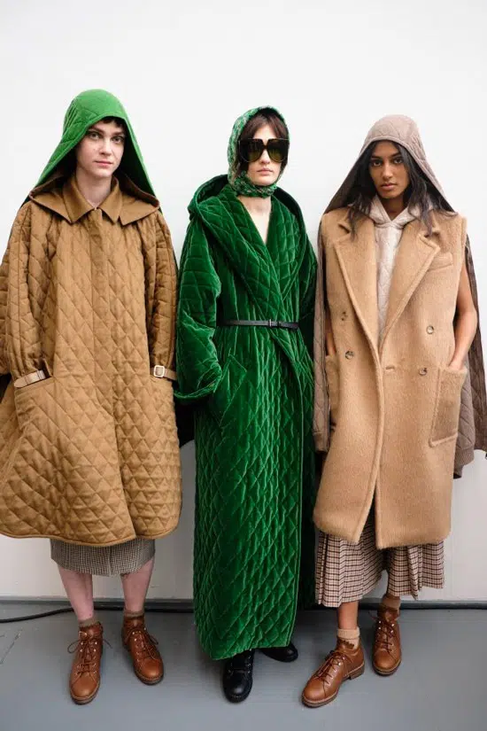 Модели в модным пальто для осени 2021