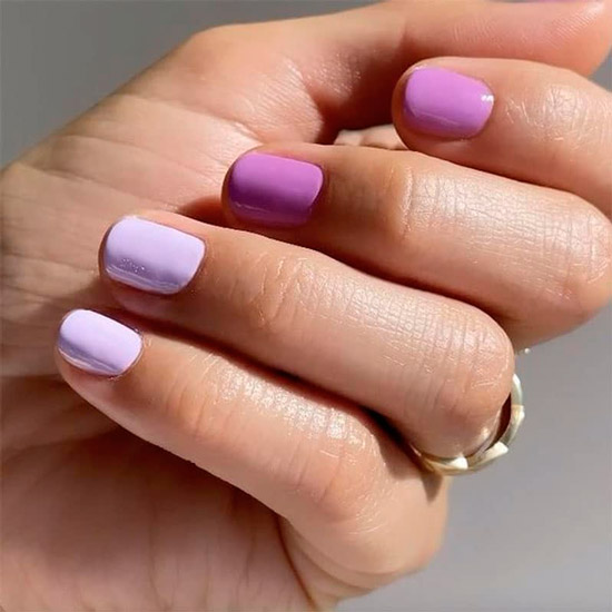 Светло фиолетовый маникюр на коротких ногтях