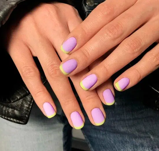 Желтый френч и фиолетовая основа для необычного маникюра на коротких ногтях
