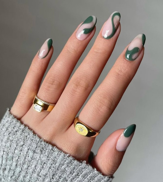 Зеленый маникюр с завитками на длинных овальных ногтях