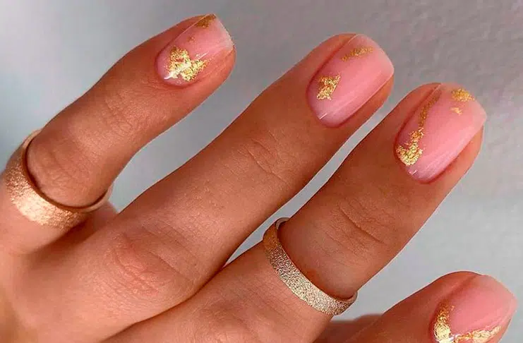 15 великолепных золотых ногтей, которые можно носить круглый год