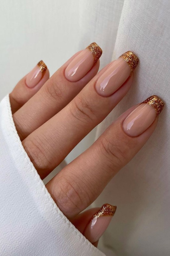 Золотой френч на ногтях средней длины