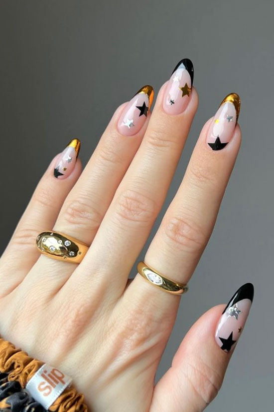 Черно золотой френч со со звездами на длинных овальных ногтях