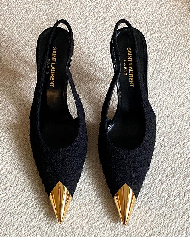 Черные туфли с золотым носком от Saint Laurent