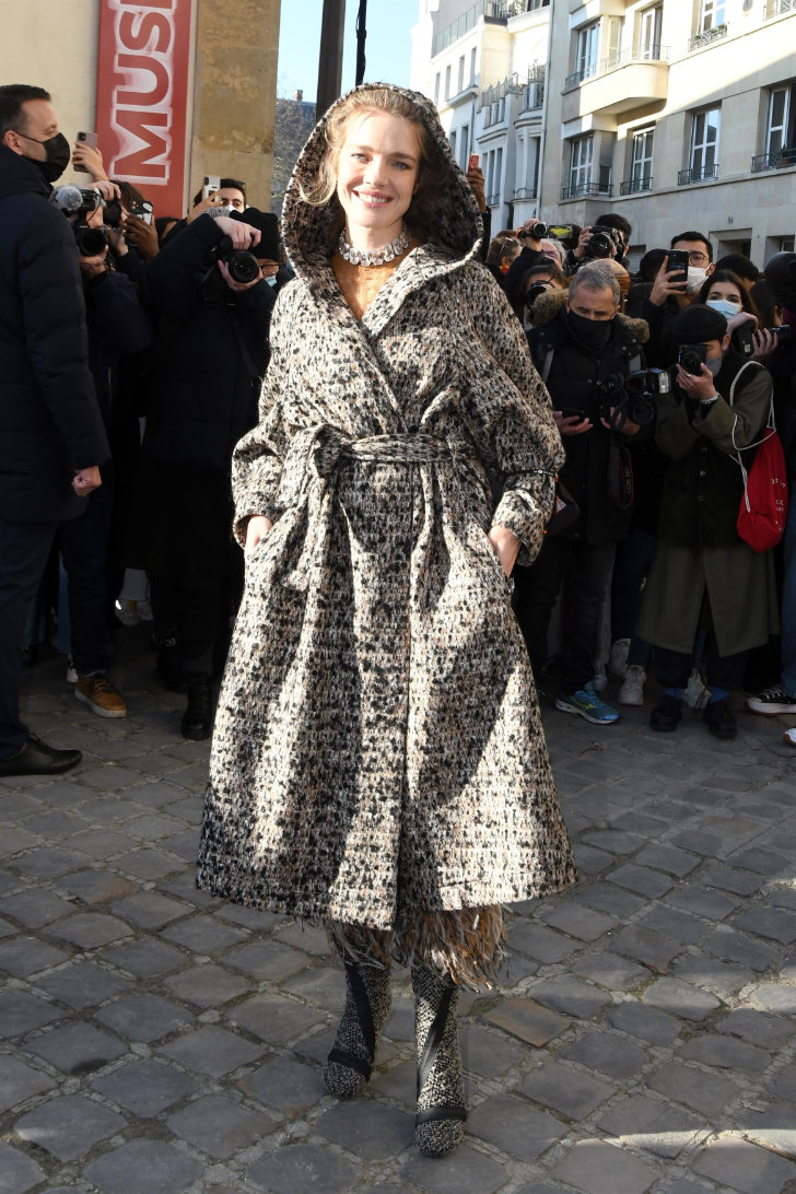Наталья Водянова в твидовом пальто от Dior
