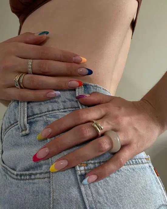 Разноцветный френч на длинных овальных ногтях