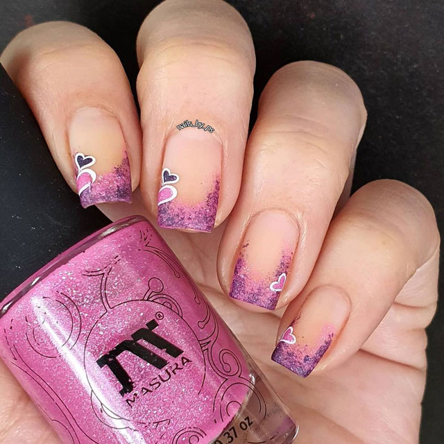 Фиолетовый френч с блестками на квадратных ногтях средней длины