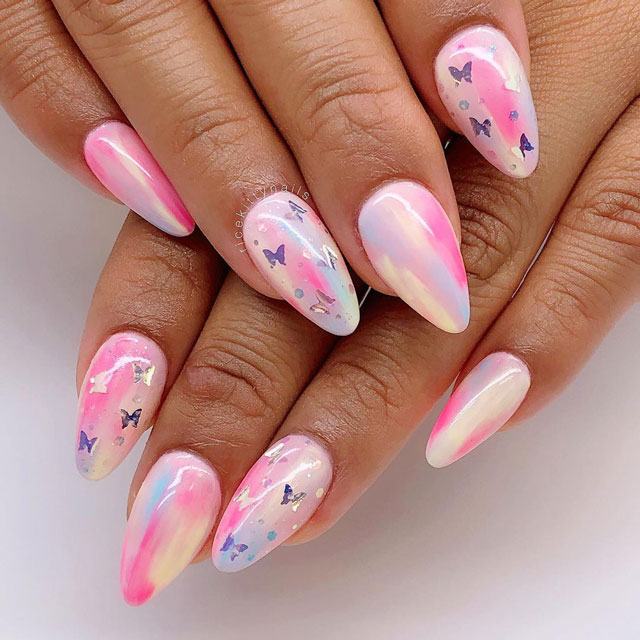 Необычный розовый маникюр с бабочками на острых ногтях средней длины