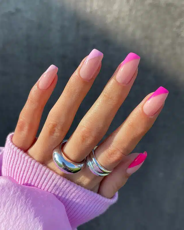Розовый диагональный френч на квадратных ногтях средней длины