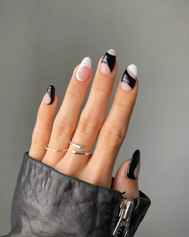 Черно белый маникюр на овальных ногтях средней длины