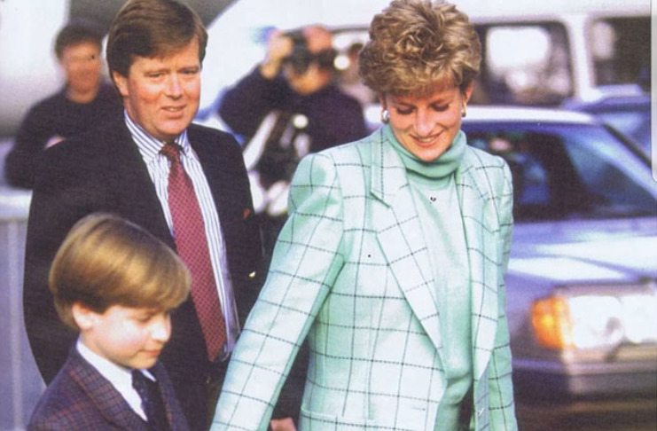 Вечное модное вдохновение: такое сочетание джинсов и блейзеров носила принцесса Диана в 90-х