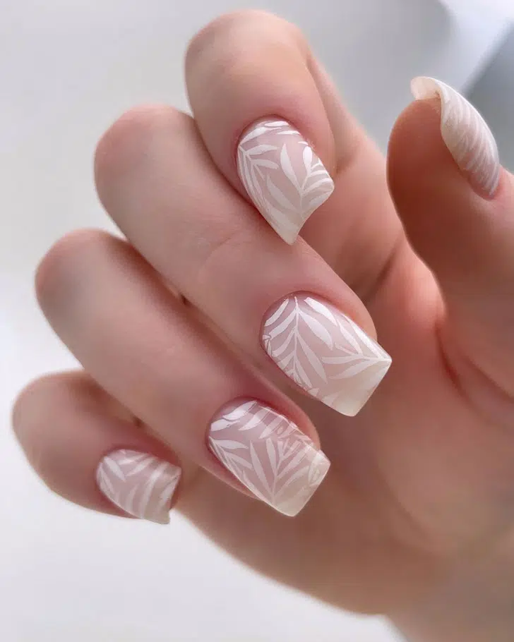 Молочный маникюр с белым растительным принтом на квадратных ногтях средней длины