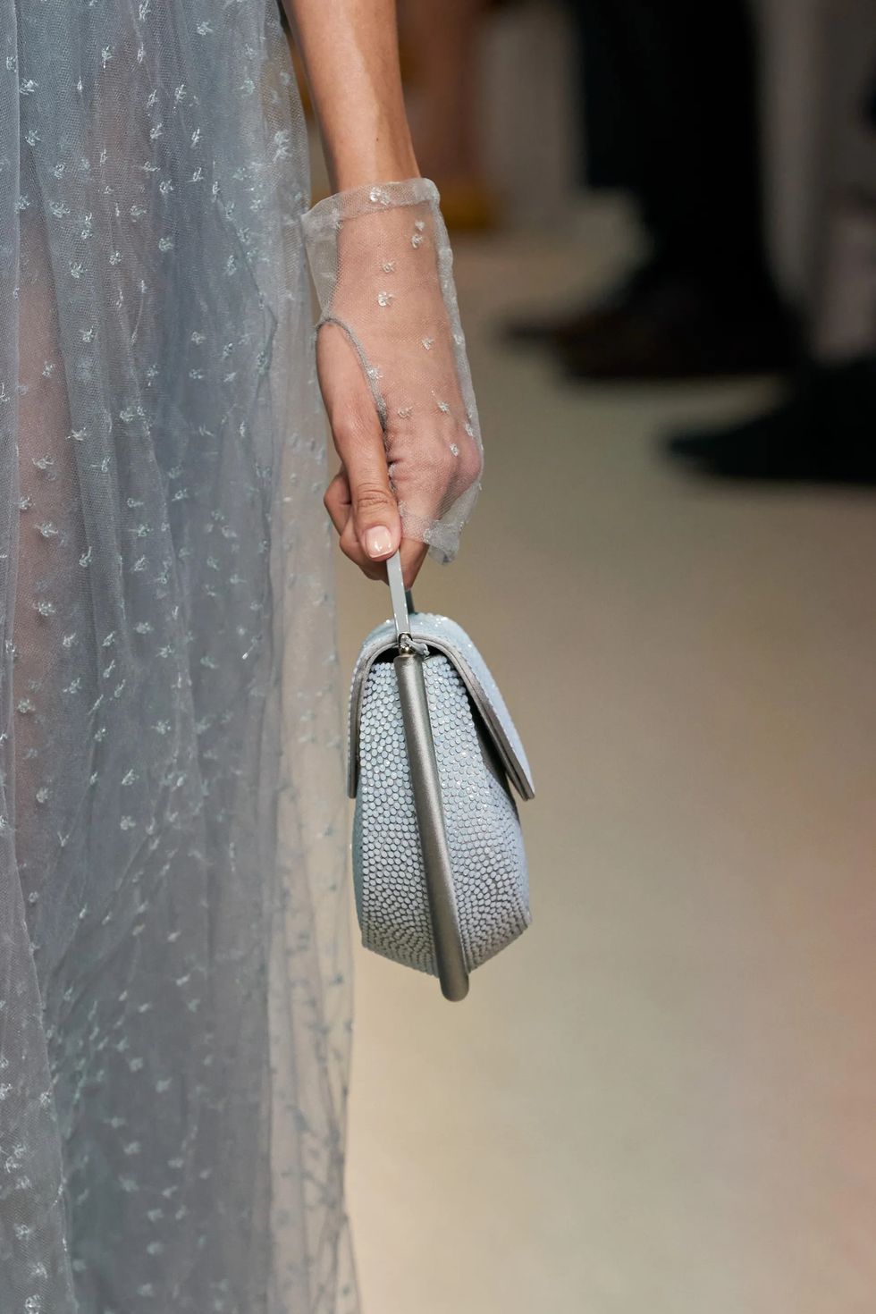 Нежная сумочка со стразами от Giorgio Armani