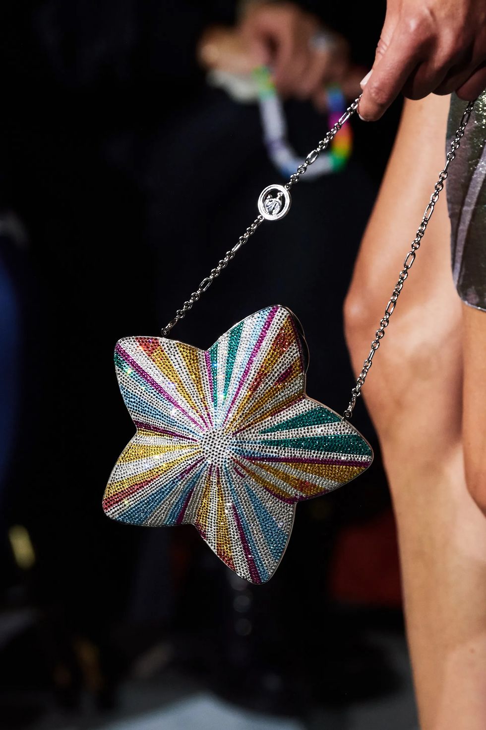 Оригинальная сумка в форме звезды с разноцветами стразами от Lanvin