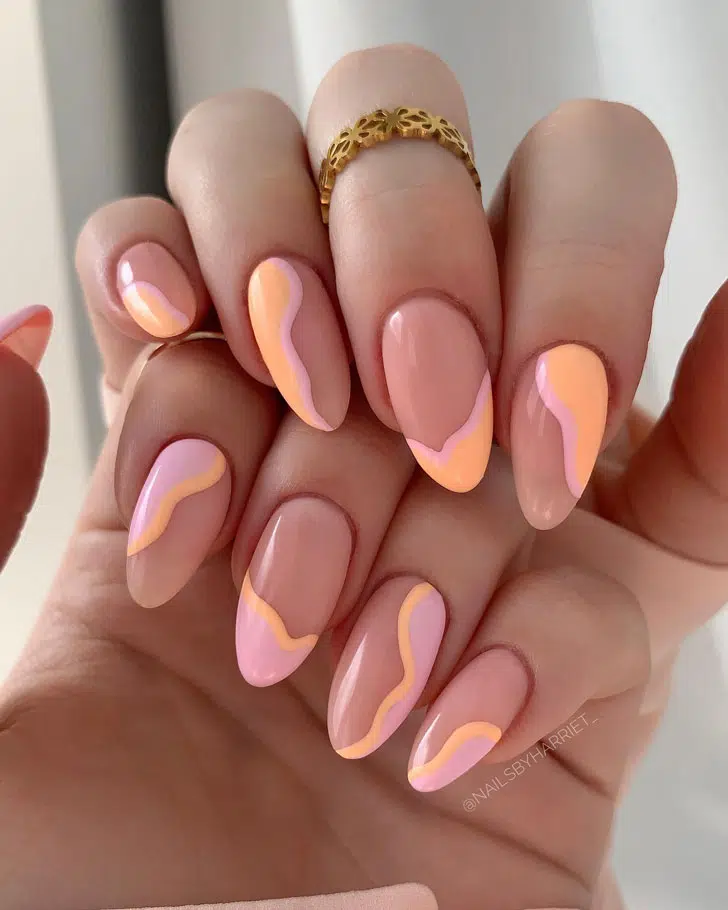 Розово оранжевый френч на длинных миндальных ногтях