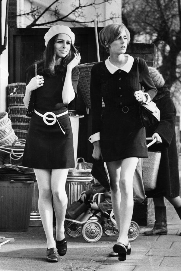 Девушки в мини платьях с рукавами 1968 год