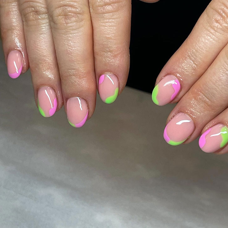 Розово зеленый френч на овальных коротких ногтях