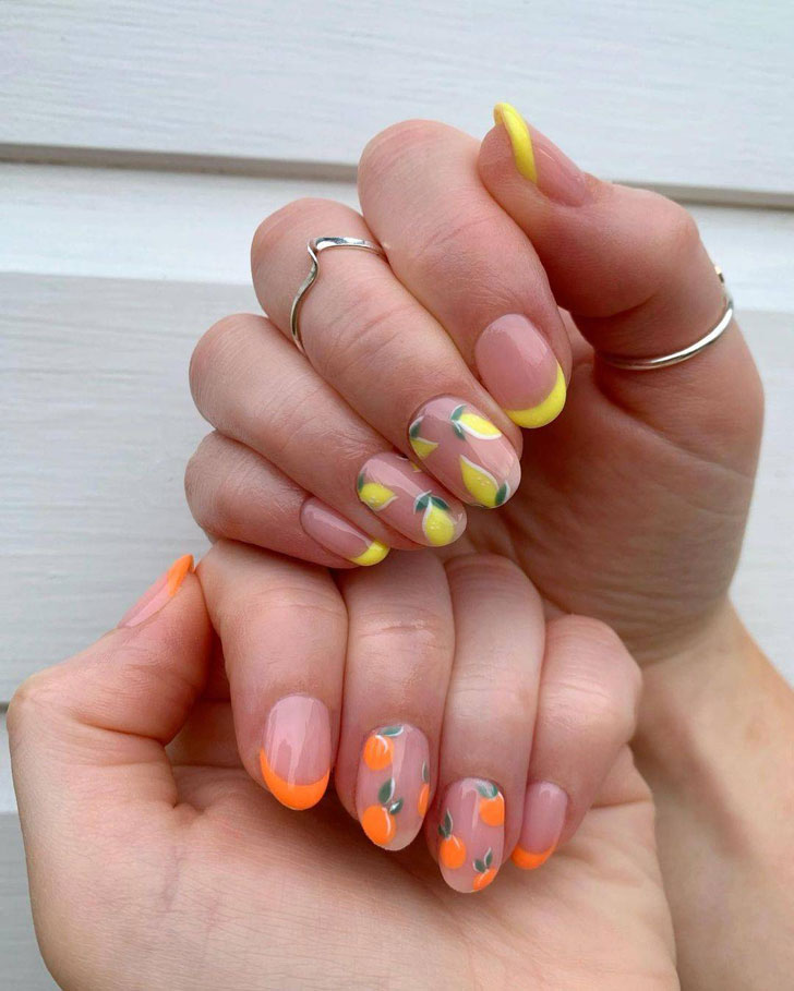 Желтый и оранжевый фруктовый маникюр на овальных ногтях средней длины