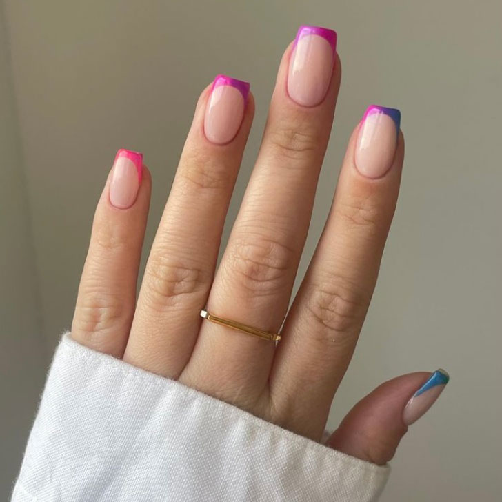 Фиолетовый френч омбре на квадратных ногтях средней длины