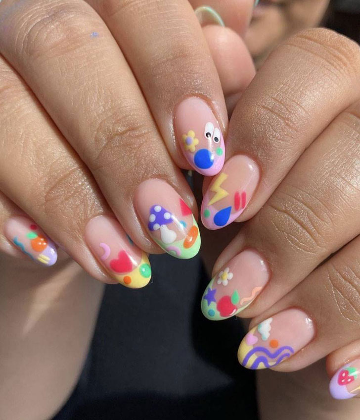 Разноцветный френч с веселыми рисунками на овальных ногтях