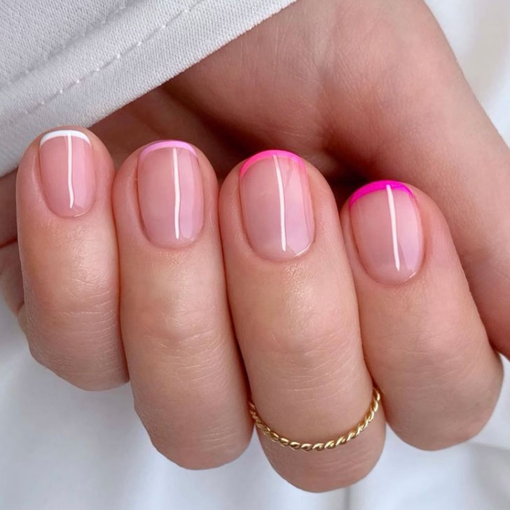 Розовый френч омбре на коротких овальных ногтях