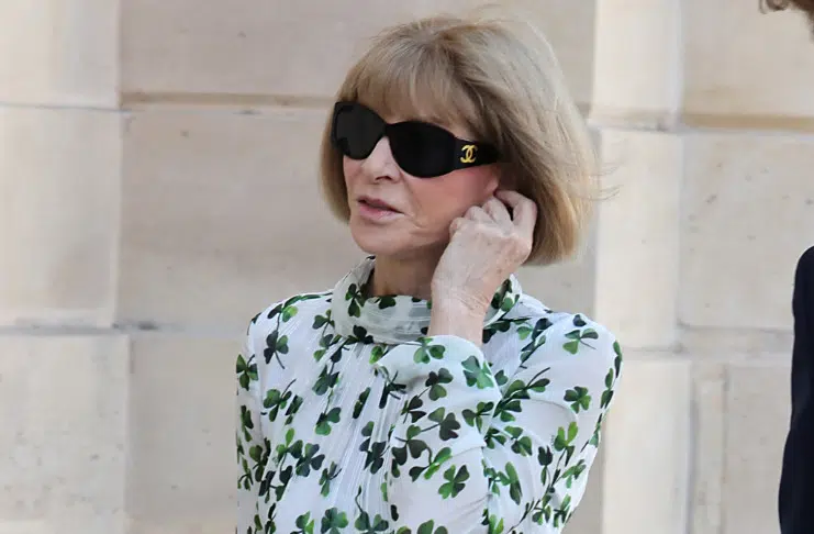 В чем секрет: как 72-летней бывшей главе Vogue всегда удается выглядеть женственно и элегантно?