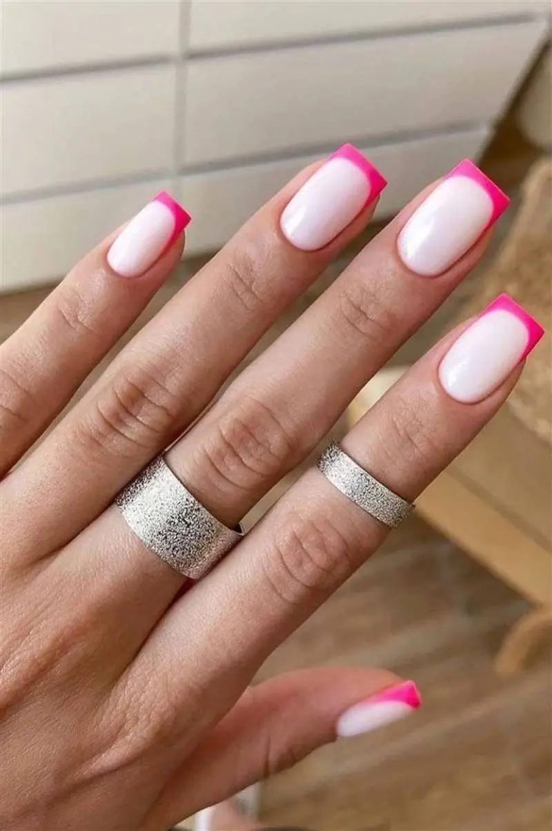 Розовый френч на квадратных ногтях средней длины
