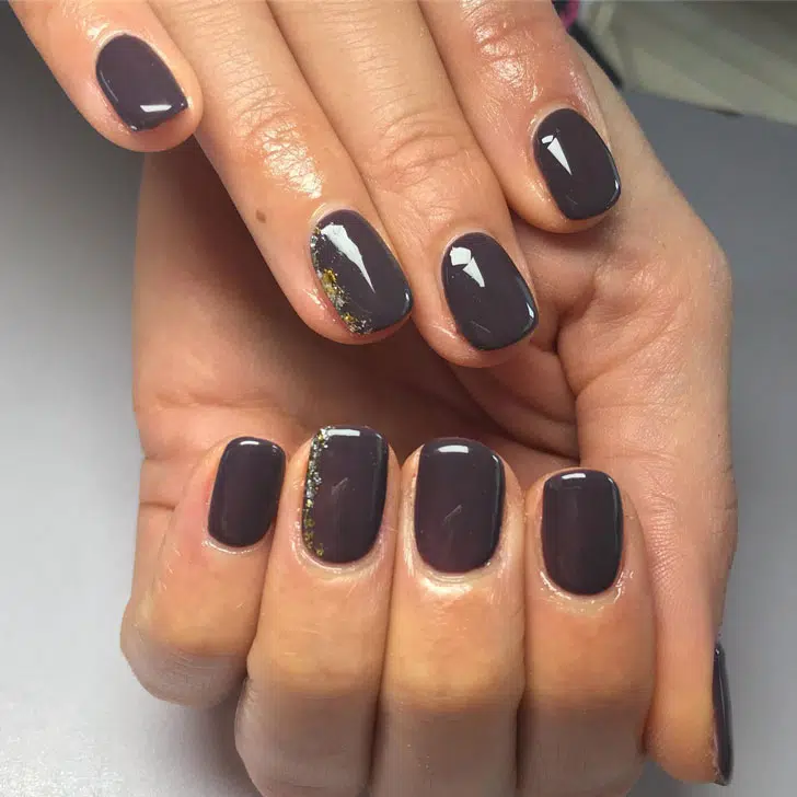 Коричнево-серый маникюр с блестками на квадратных ногтях средней длины