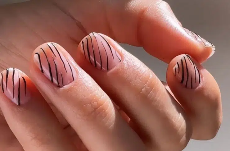 Самые стильные идеи маникюра на короткие и красивые ногти, которые можно носить осенью