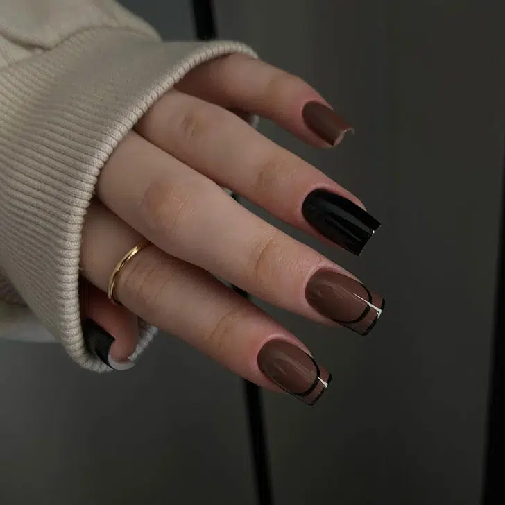 Коричневый маникюр с черным френчем на квадратных ногтях средней длины