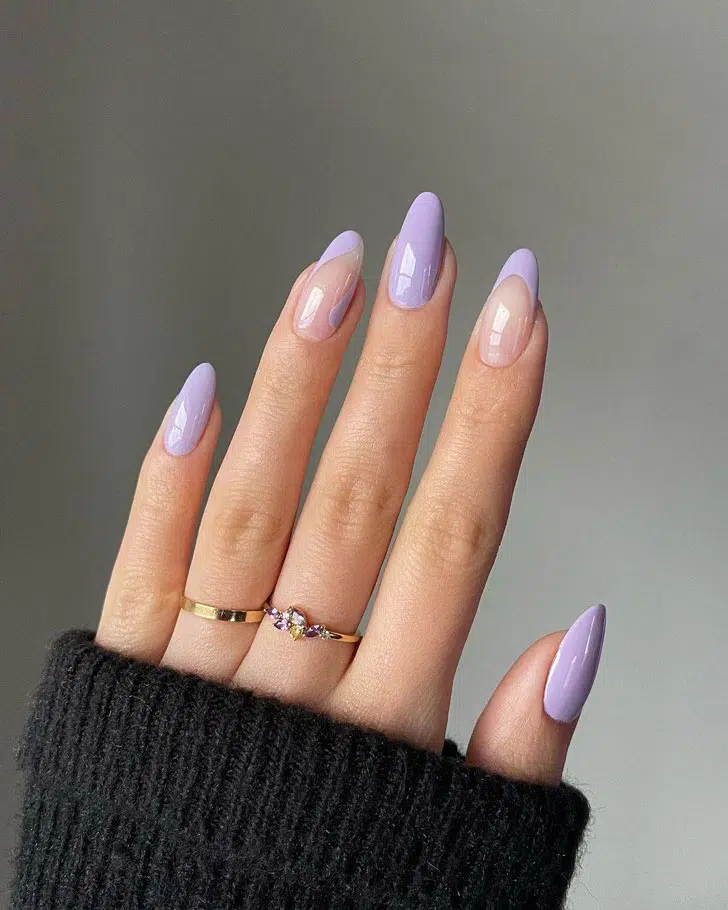 Светло-фиолетовый маникюр на овальных длинных ногтях