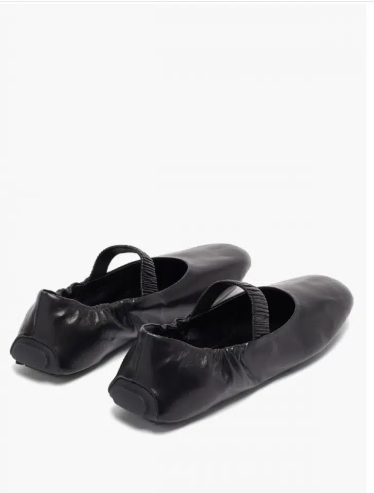 Черные балетки с ремешками от Prada