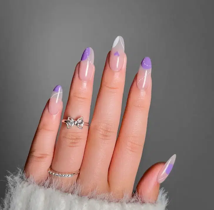 Фиолетово-белый френч с линиями на длинных ногтях