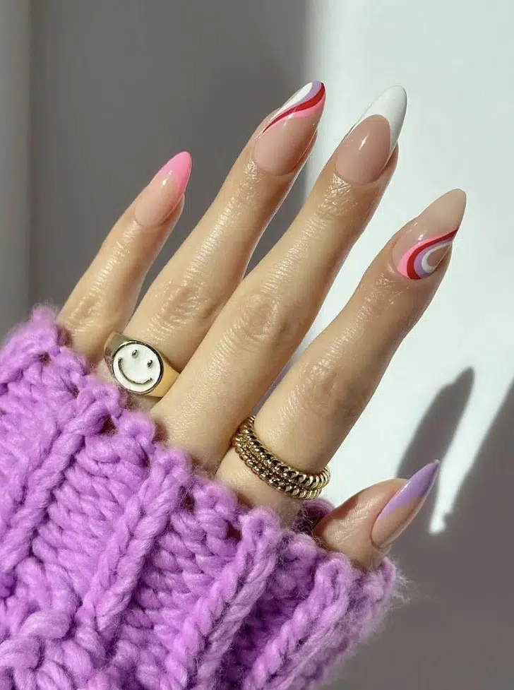 Пастельный френч с разноцветными волнами на длинных миндальных ногтях
