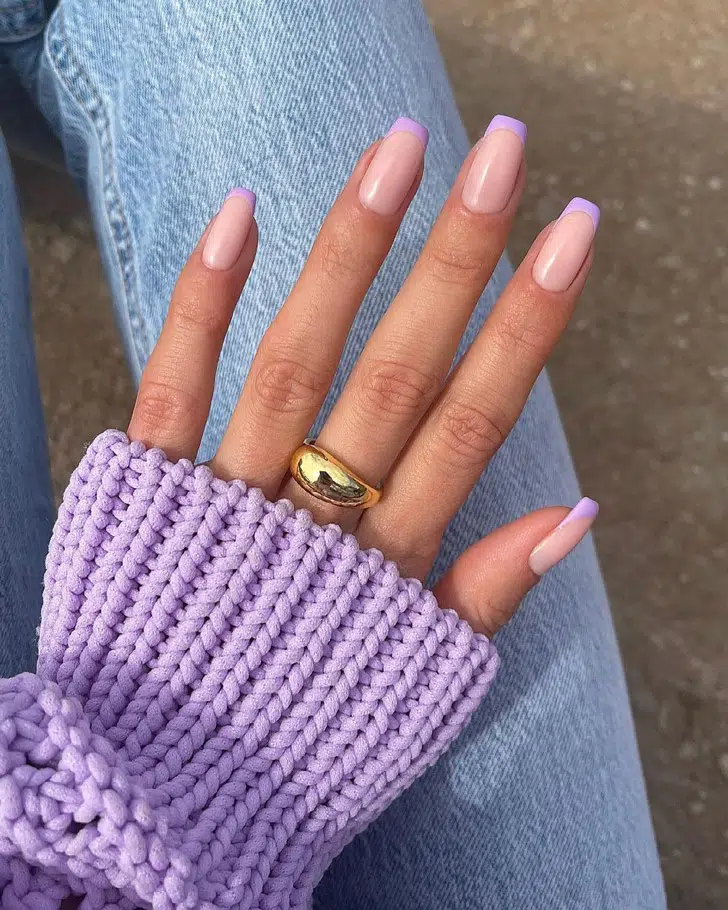 Фиолетовый французский маникюр на длинных квадратных ногтях